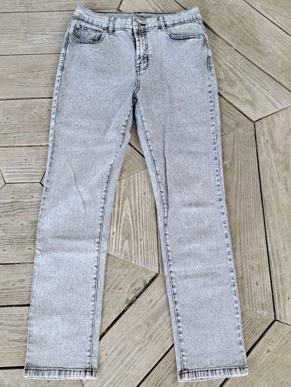 DG2 Diane Gilman size 4 acid wash straight leg women's jeans